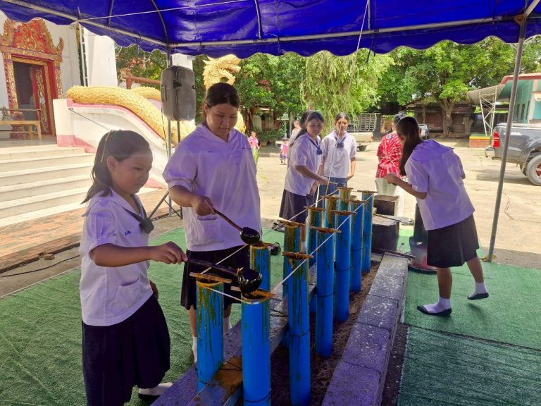 ร่วมกิจกรรมหล่อเทียนเข้าพรรษา ณ วัดแม่ยางกวาว