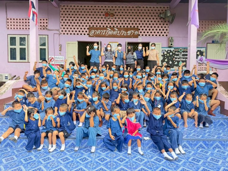 สำนักงานกองทุนสนับสนุนการสร้างเสริมสุขภาพ(สสส.) ได้บริจาคหน้ากากอนามัยให้นักเรียนเพื่อป้องกันโรคโควิด-19